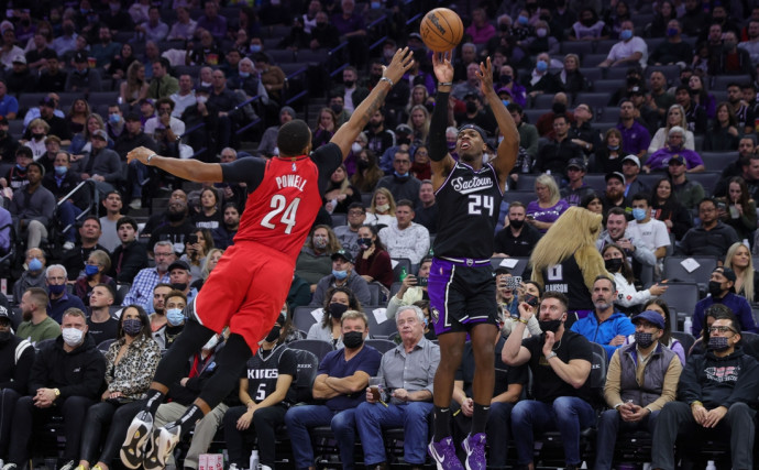 Buddy Hield, Kings edge Blazers in ejection-filled game