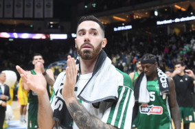 Luca Vildoza got robbed during game vs. Maccabi