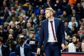 Tuomas Iisalo will coach Grizzlies vs Lakers, replaces Jenkins