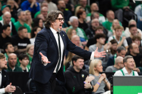 Andrea Trinchieri on refereeing: 'Whenever we try, they cut our heads'