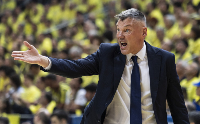 Sarunas Jasikevicius reacts to Game 1 win vs. Paris, urges fans
